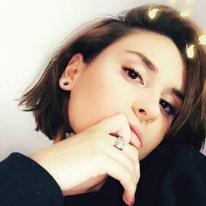 Meet your Posher, Demi